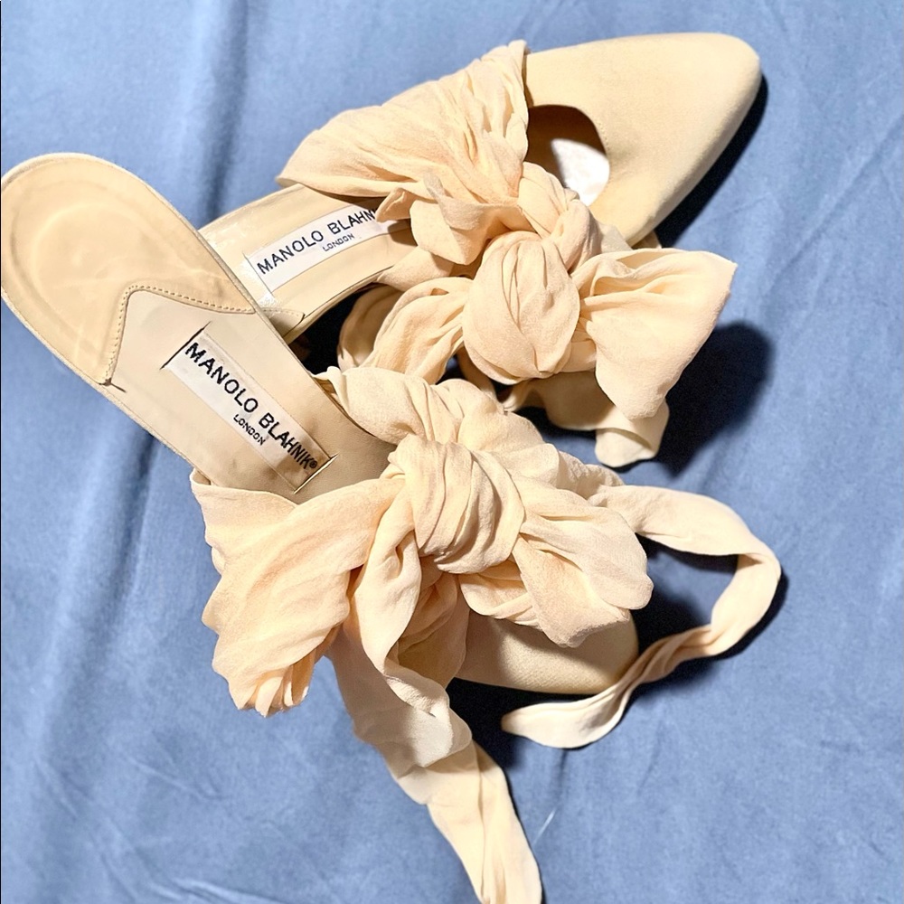 Manolo Blahnik kitten heels ribbon mules